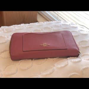 COACH Fuschia Pink Genuine Leather Like New Coach Wallet